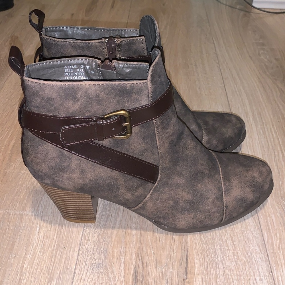 Rue21 ETC! Marble brown zip up heeled boots